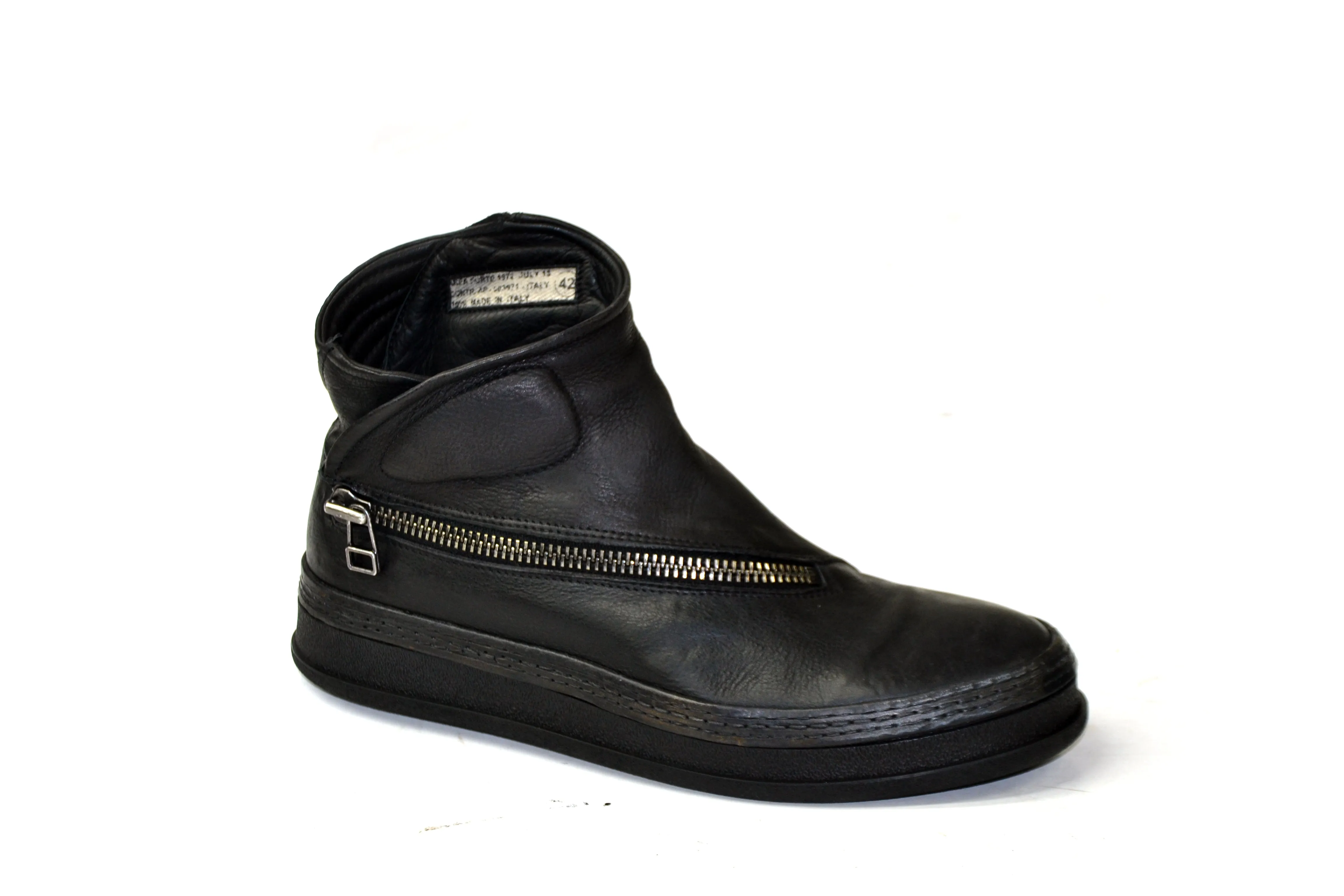 MIKE Black zip sneaker